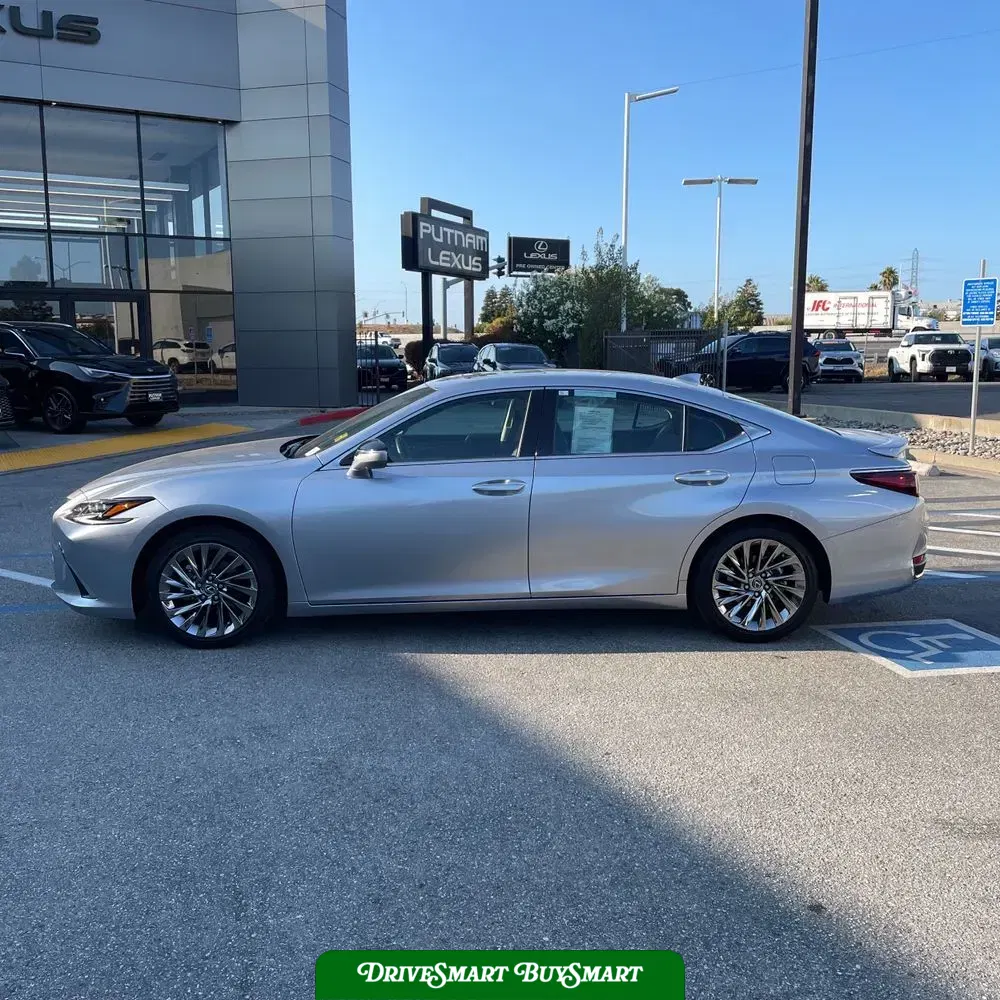 2025 Lexus ES 300h Luxury