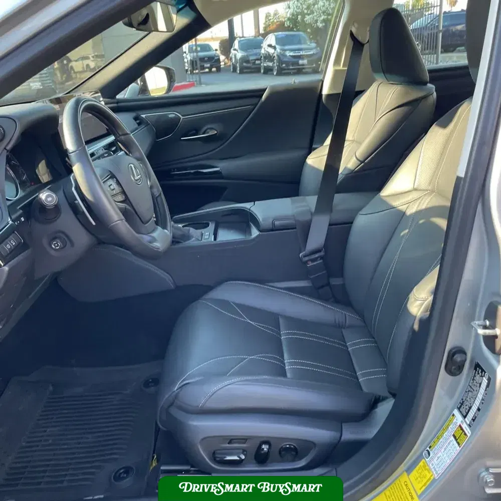 2025 Lexus ES 300h Luxury