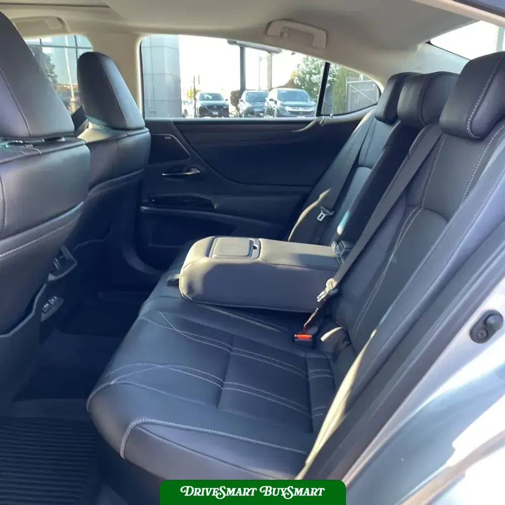 2025 Lexus ES 300h Luxury