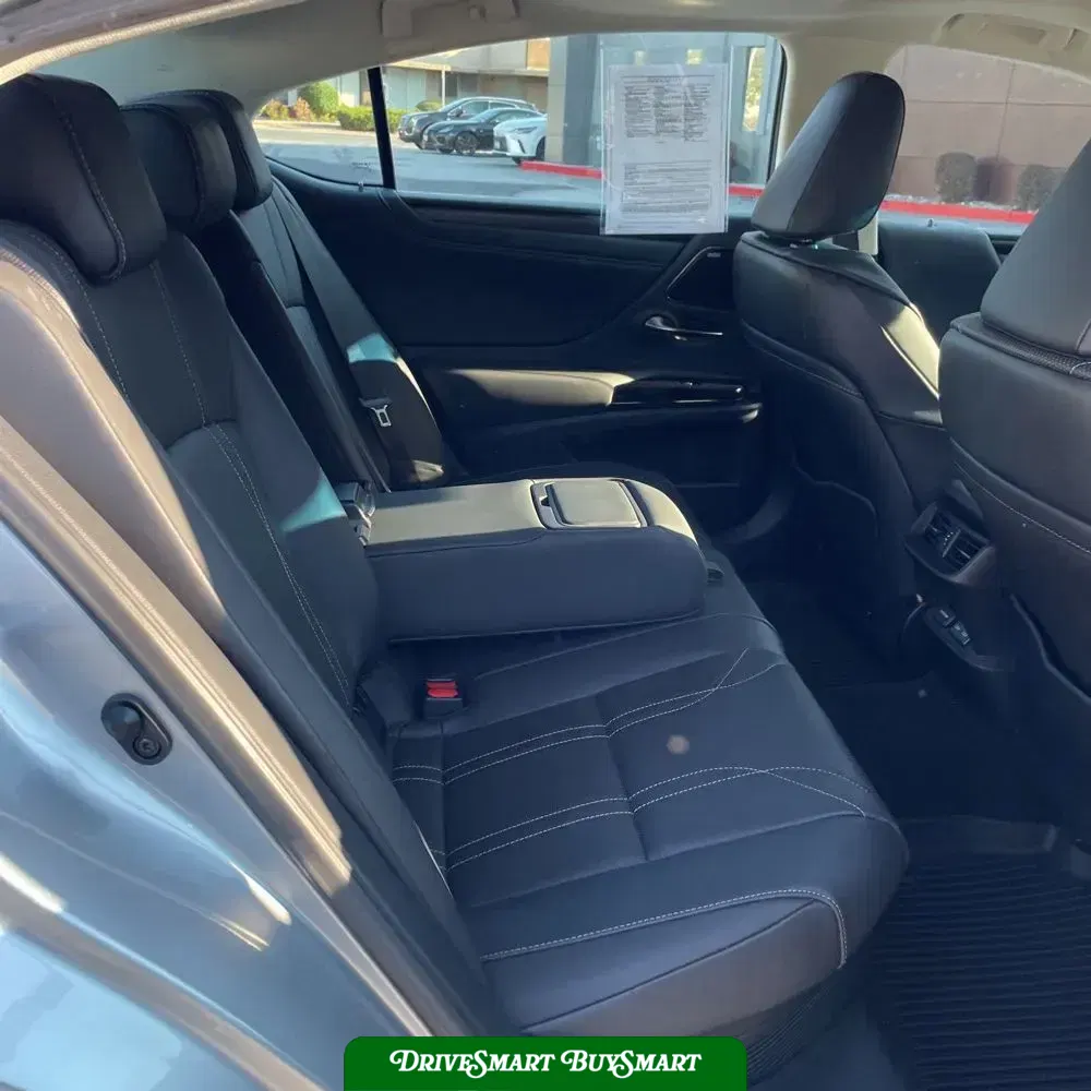 2025 Lexus ES 300h Luxury