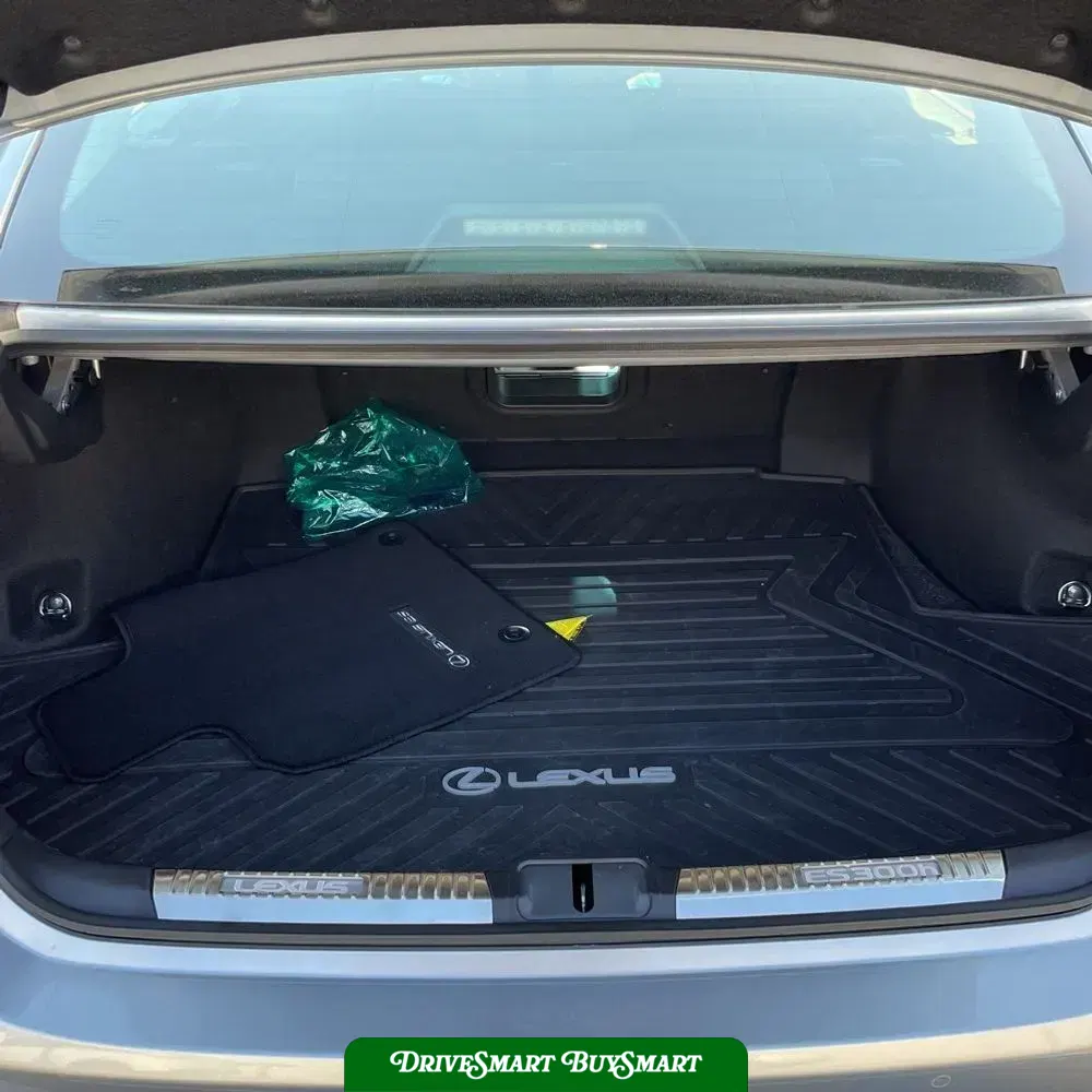 2025 Lexus ES 300h Luxury