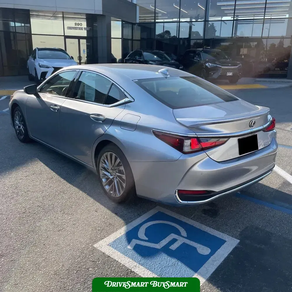 2025 Lexus ES 300h Luxury