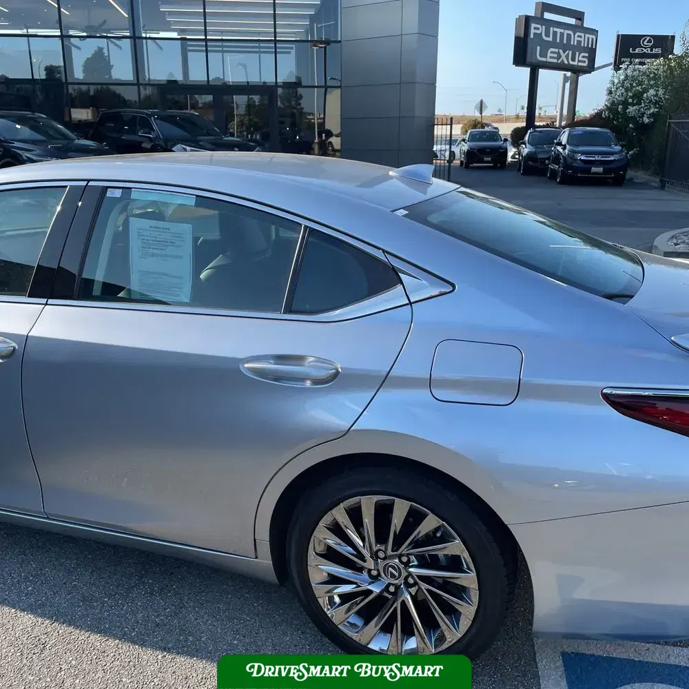 2025 Lexus ES 300h Luxury