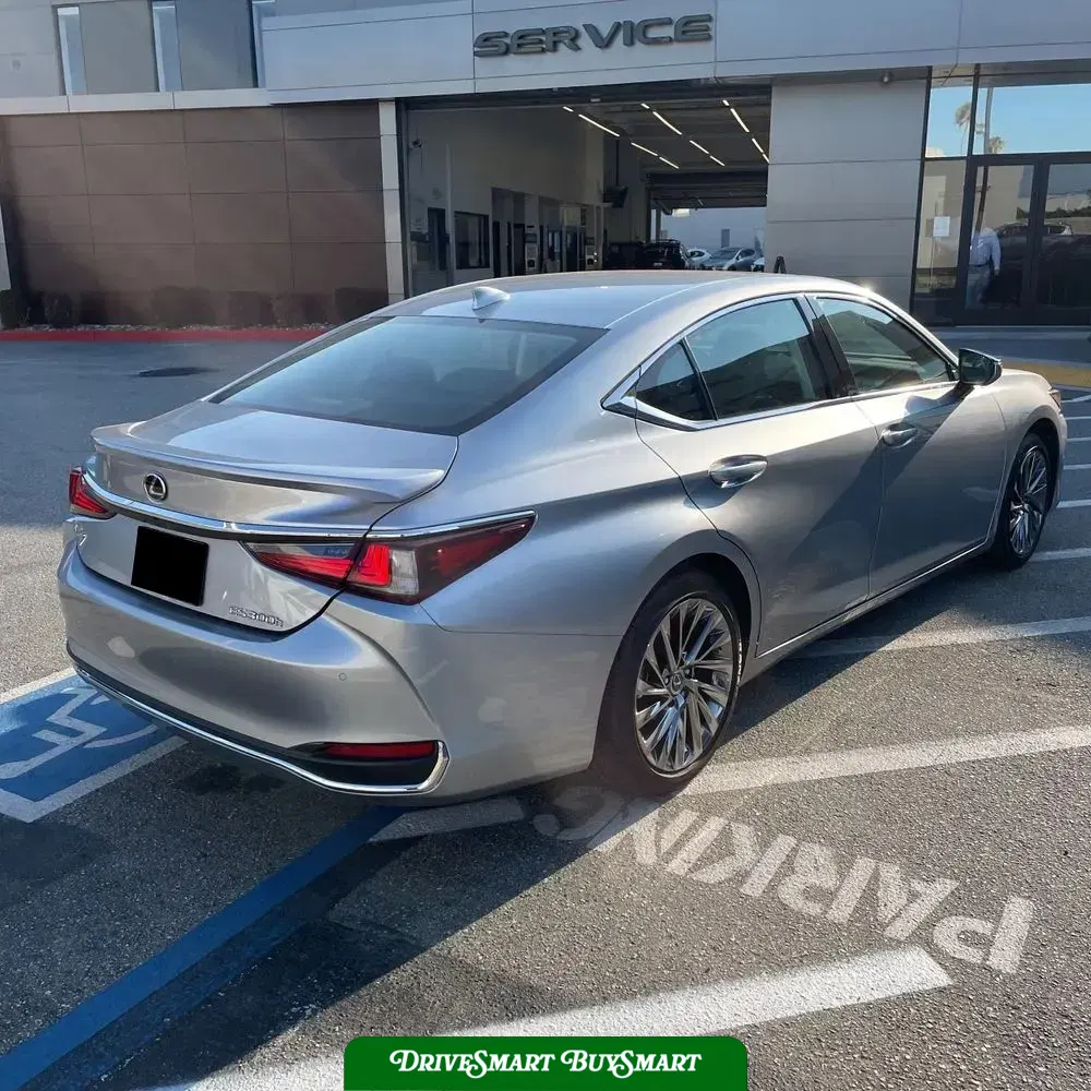 2025 Lexus ES 300h Luxury