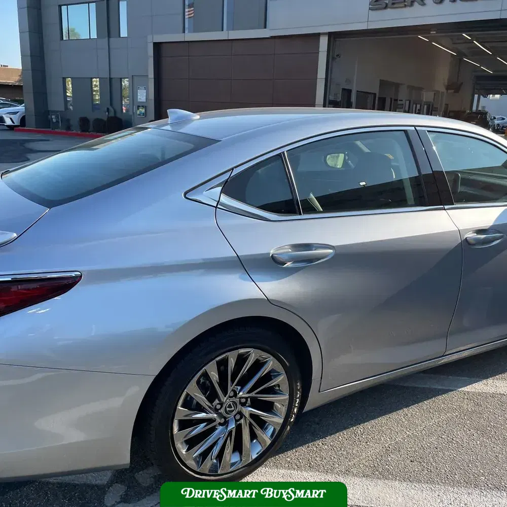 2025 Lexus ES 300h Luxury