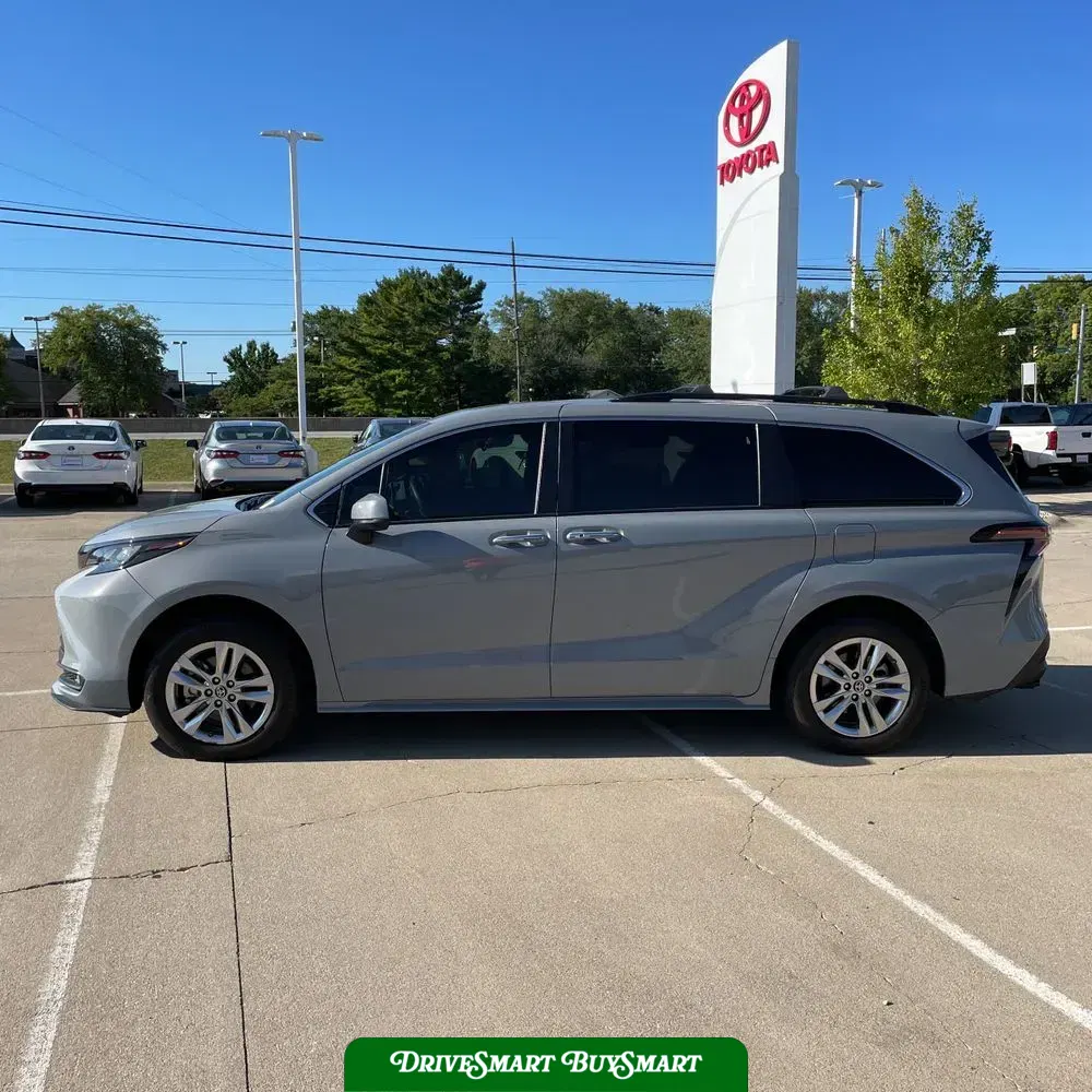 2023 Toyota Sienna Woodland Edition
