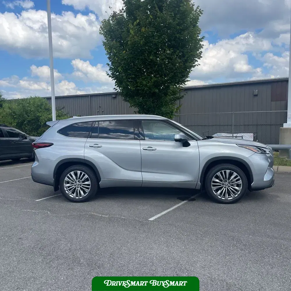 2024 Toyota Highlander Hybrid Platinum