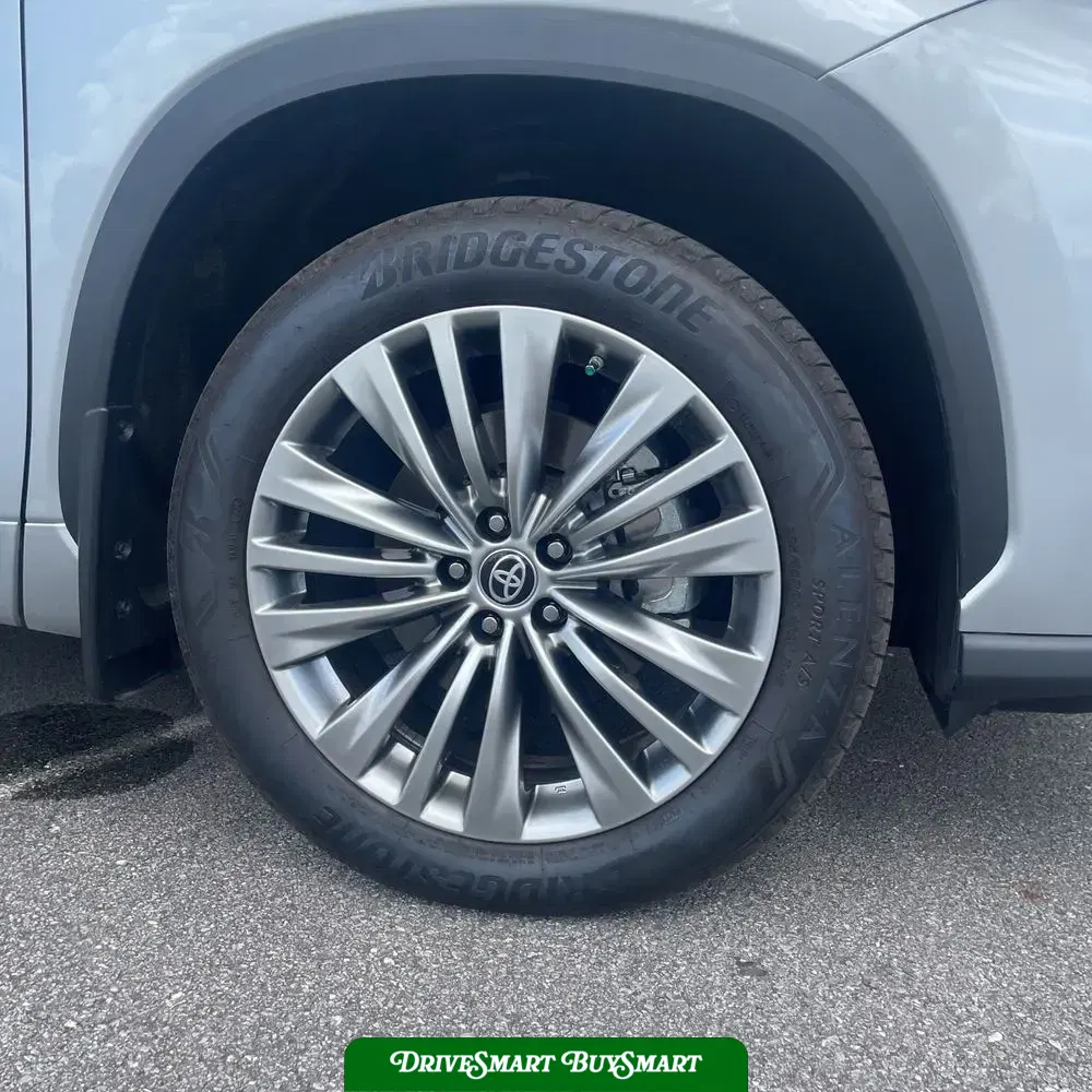 2024 Toyota Highlander Hybrid Platinum