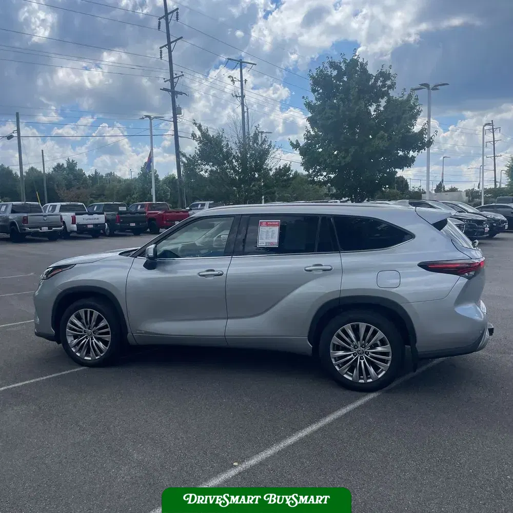 2024 Toyota Highlander Hybrid Platinum