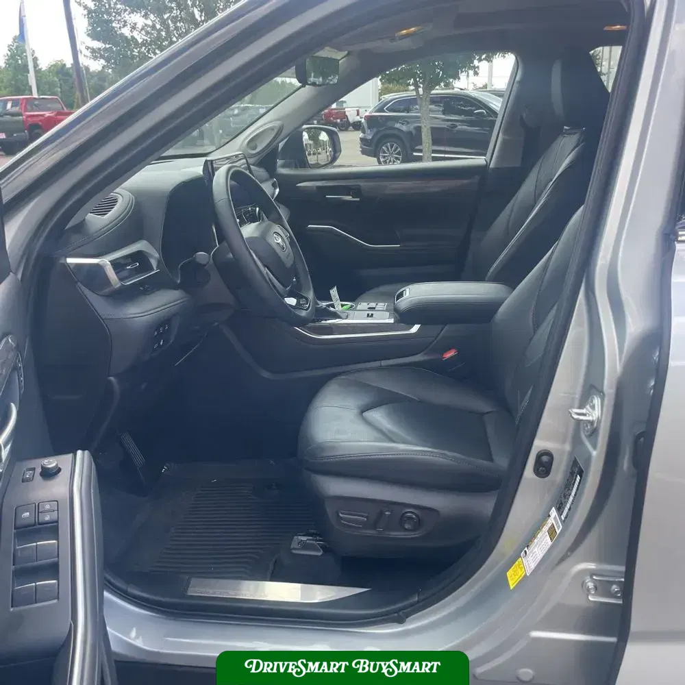 2024 Toyota Highlander Hybrid Platinum