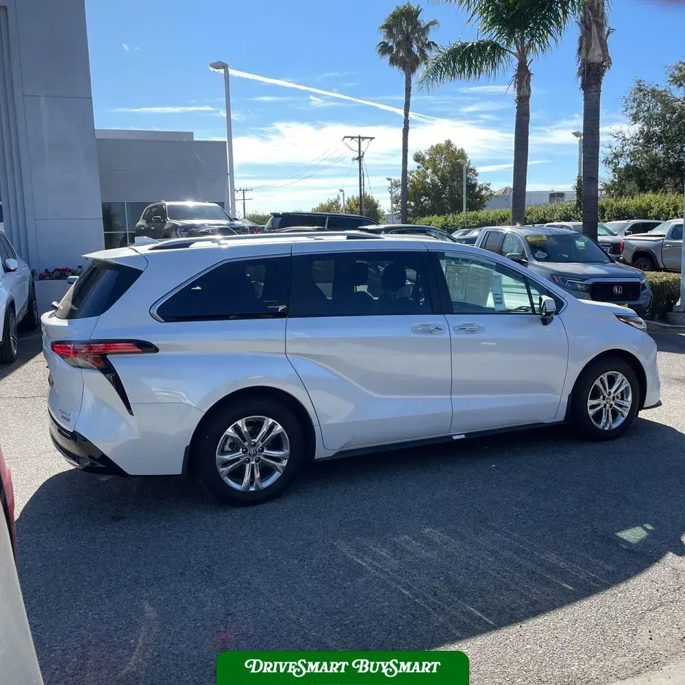 2023 Toyota Sienna Platinum 7-Passenger