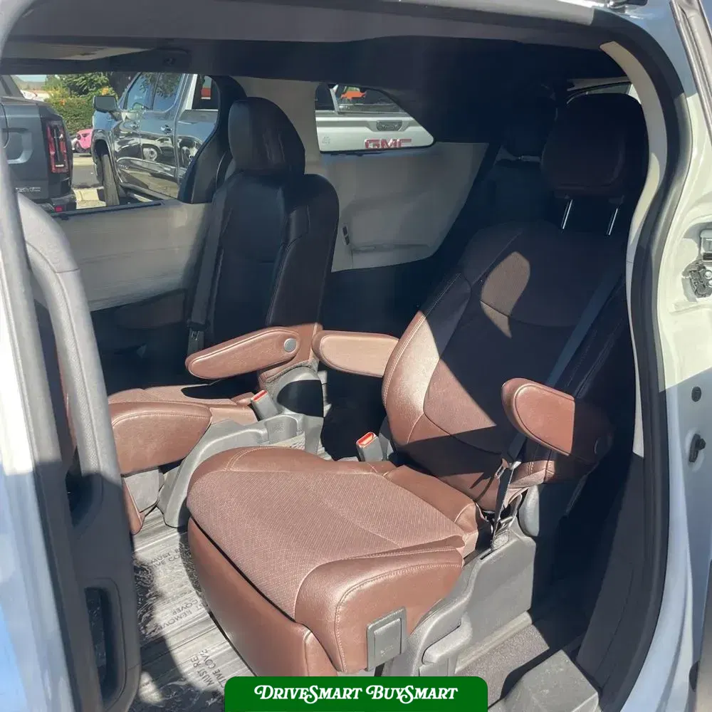 2023 Toyota Sienna Platinum 7-Passenger