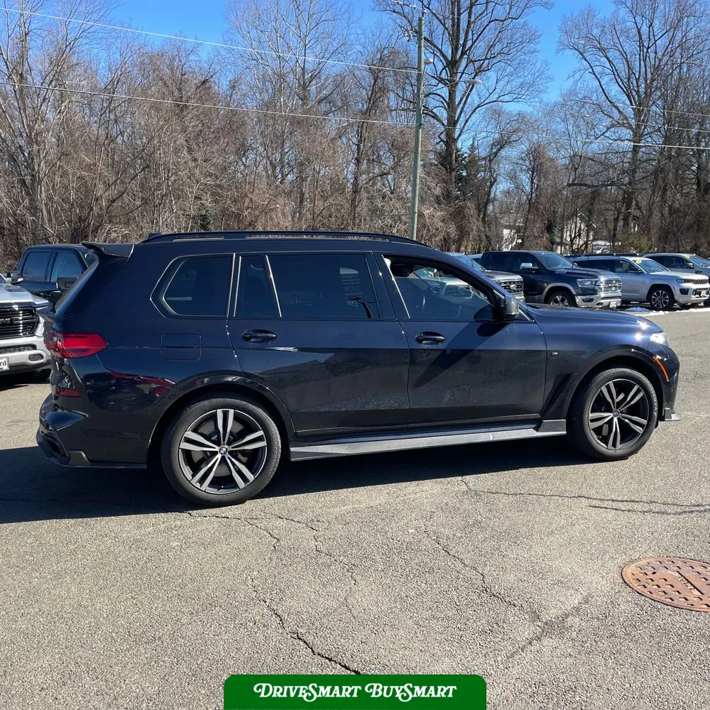 2022 BMW X7 M50i