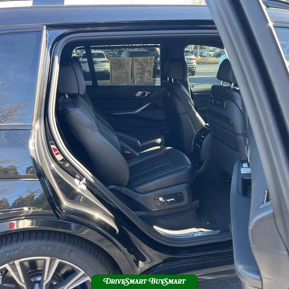 2022 BMW X7 M50i