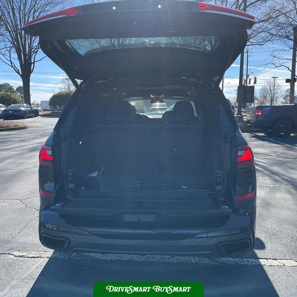 2022 BMW X7 M50i