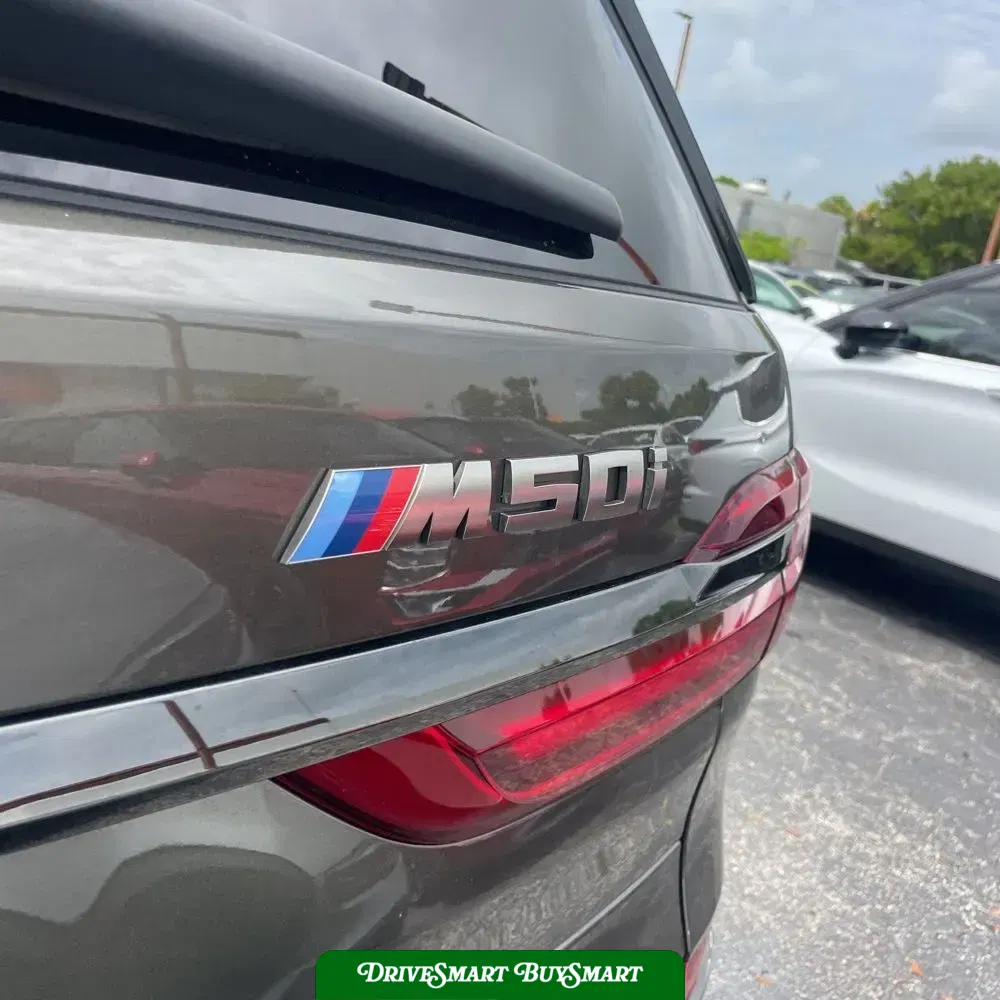 2022 BMW X7 M50i