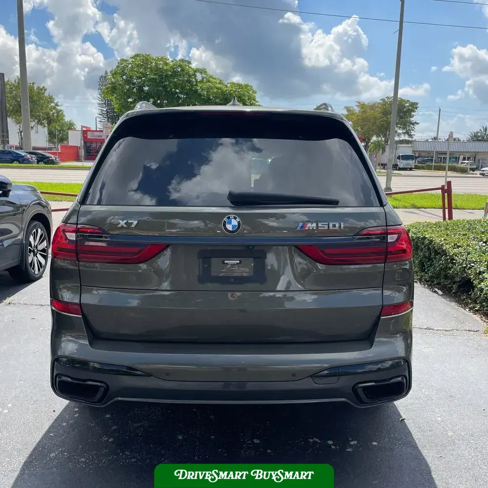 2022 BMW X7 M50i