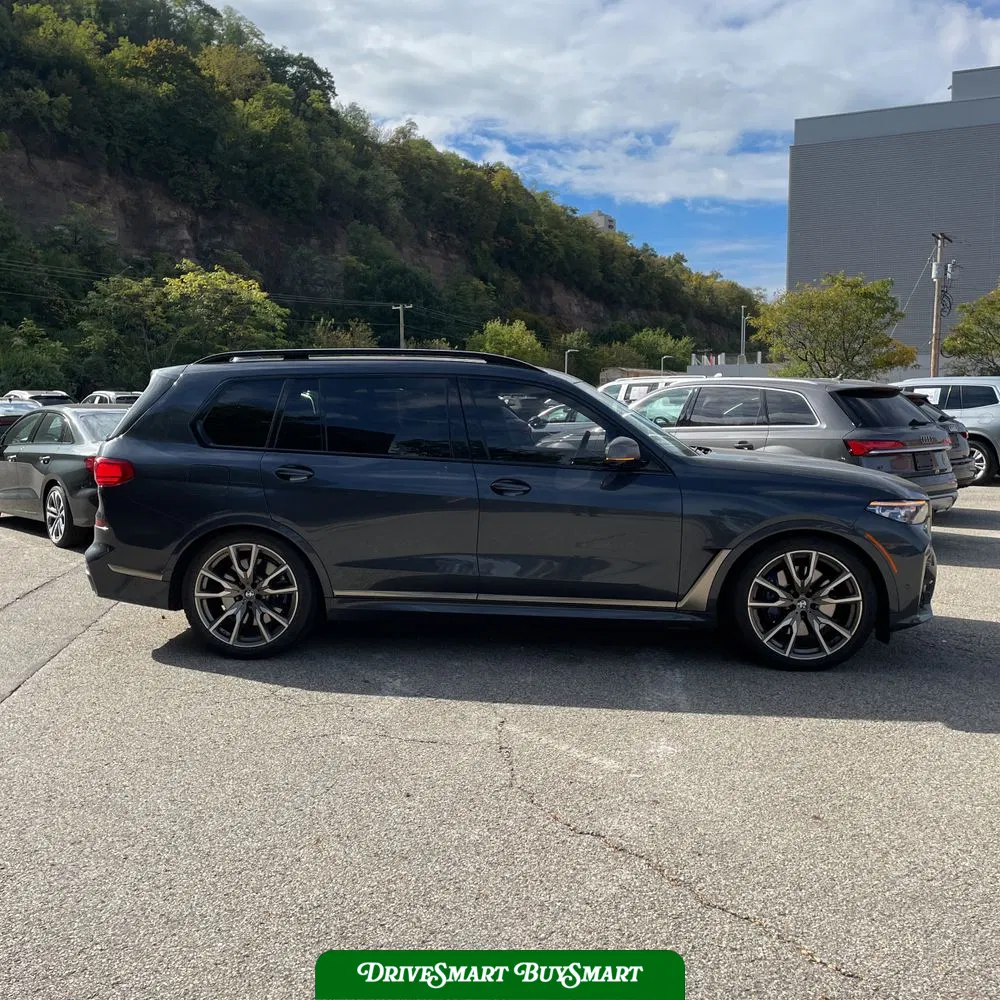 2022 BMW X7 M50i