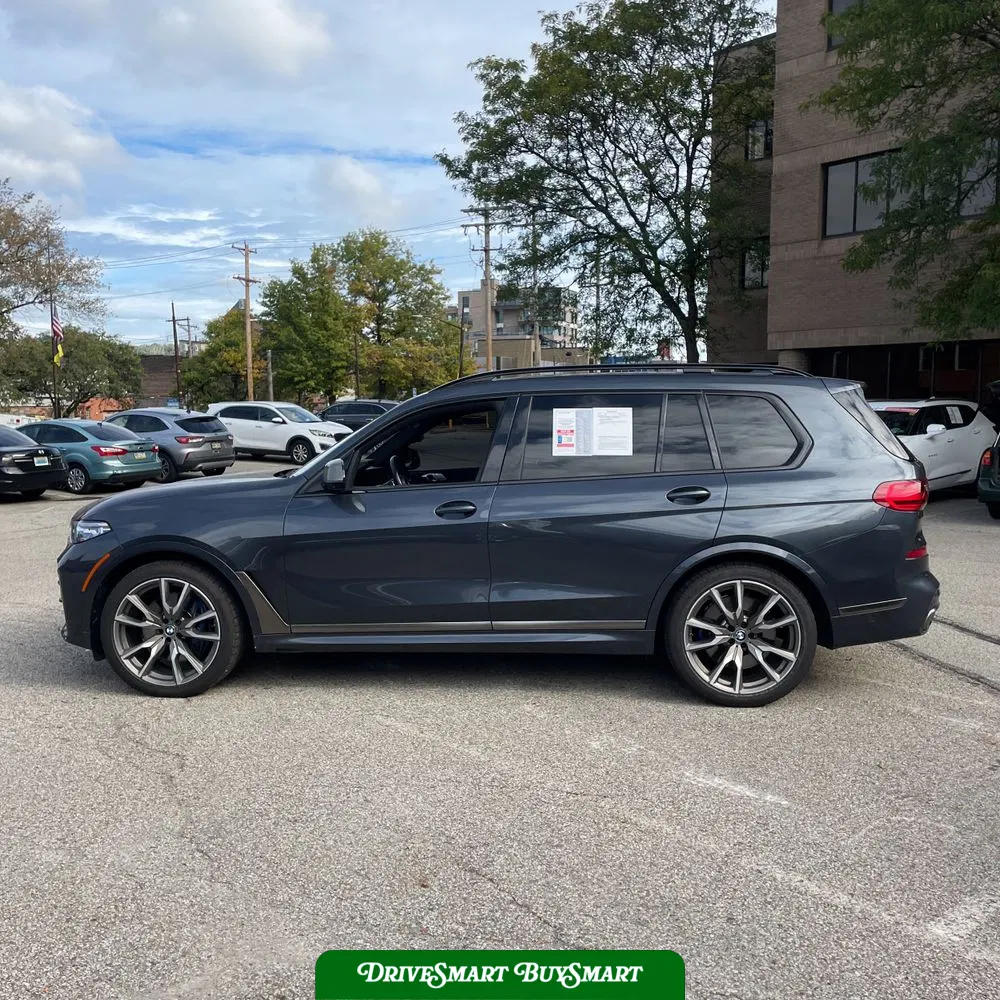 2022 BMW X7 M50i