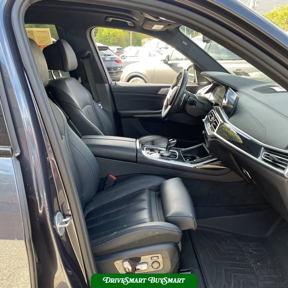 2022 BMW X7 M50i