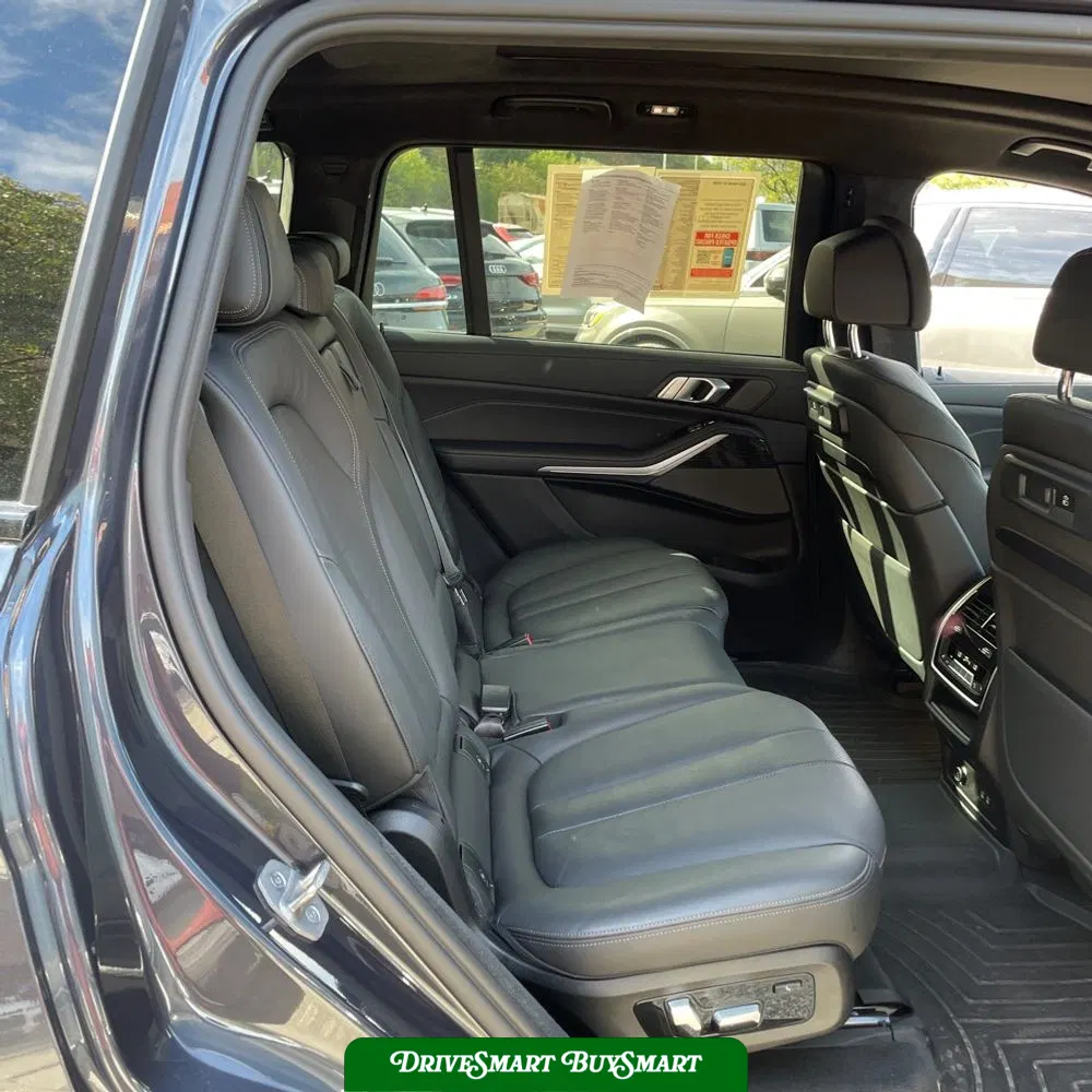 2022 BMW X7 M50i