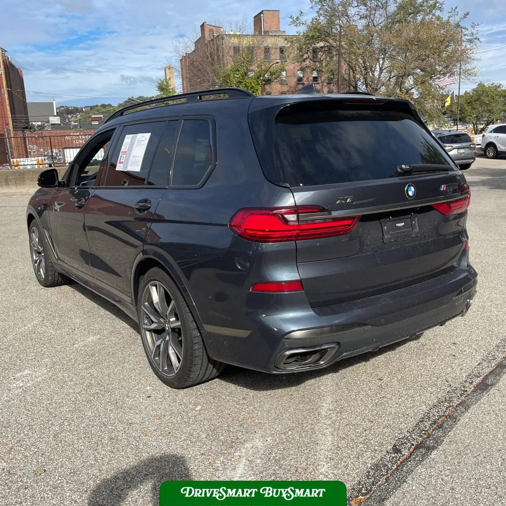 2022 BMW X7 M50i