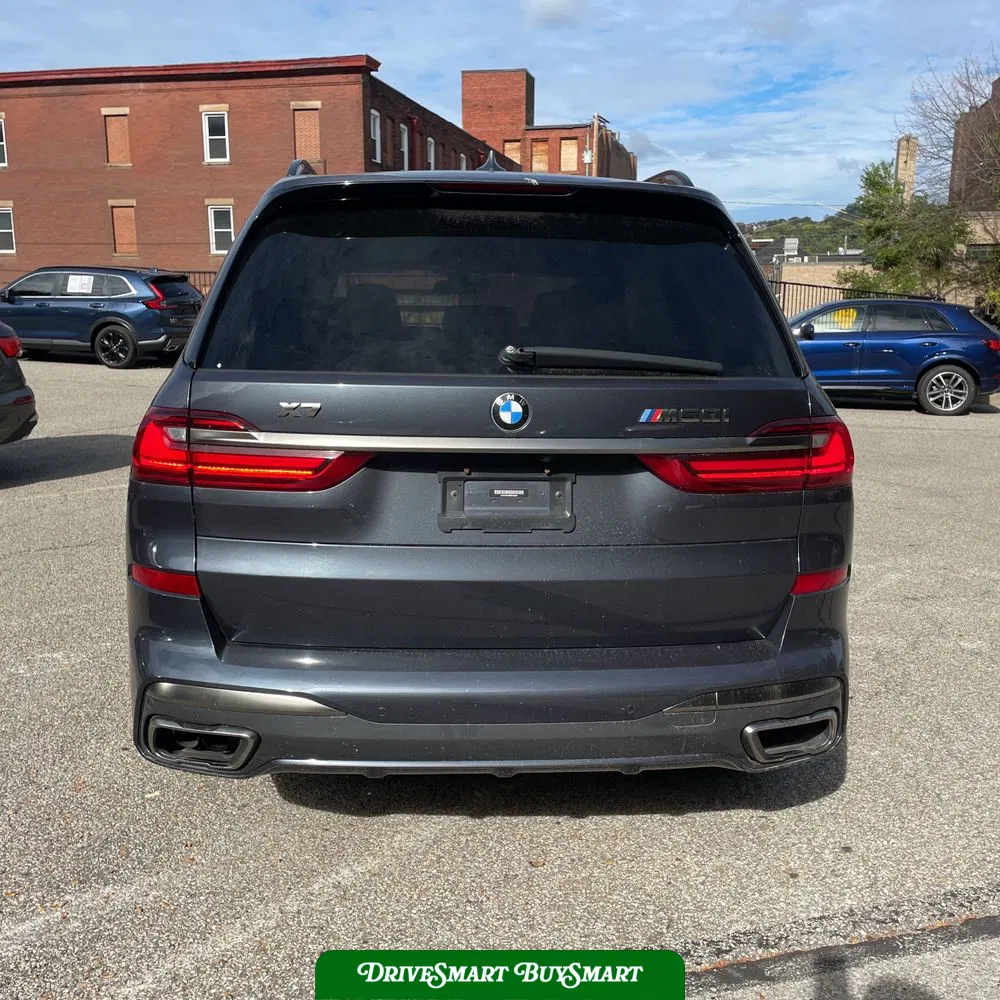 2022 BMW X7 M50i