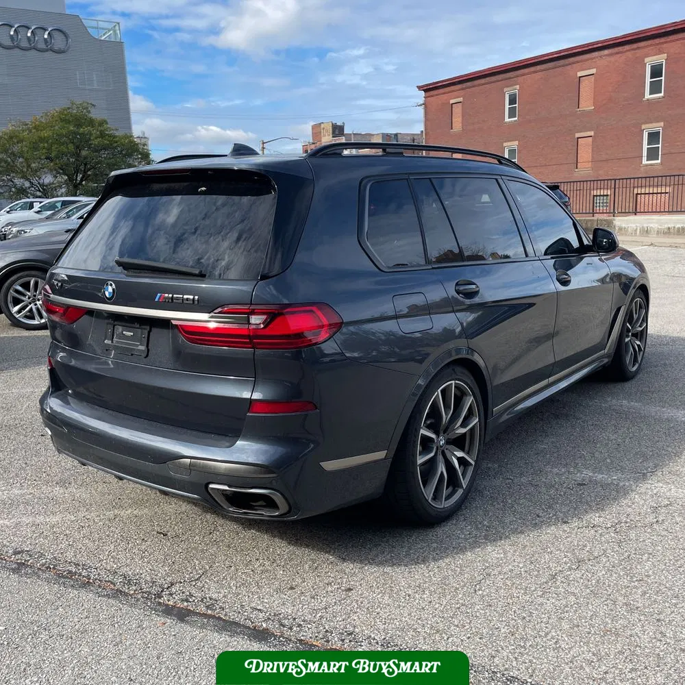 2022 BMW X7 M50i