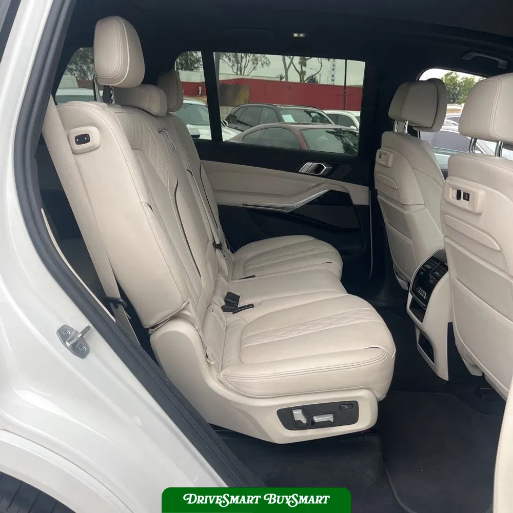 2022 BMW X7 M50i
