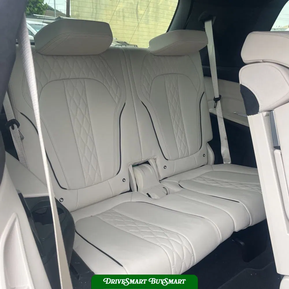 2022 BMW X7 M50i