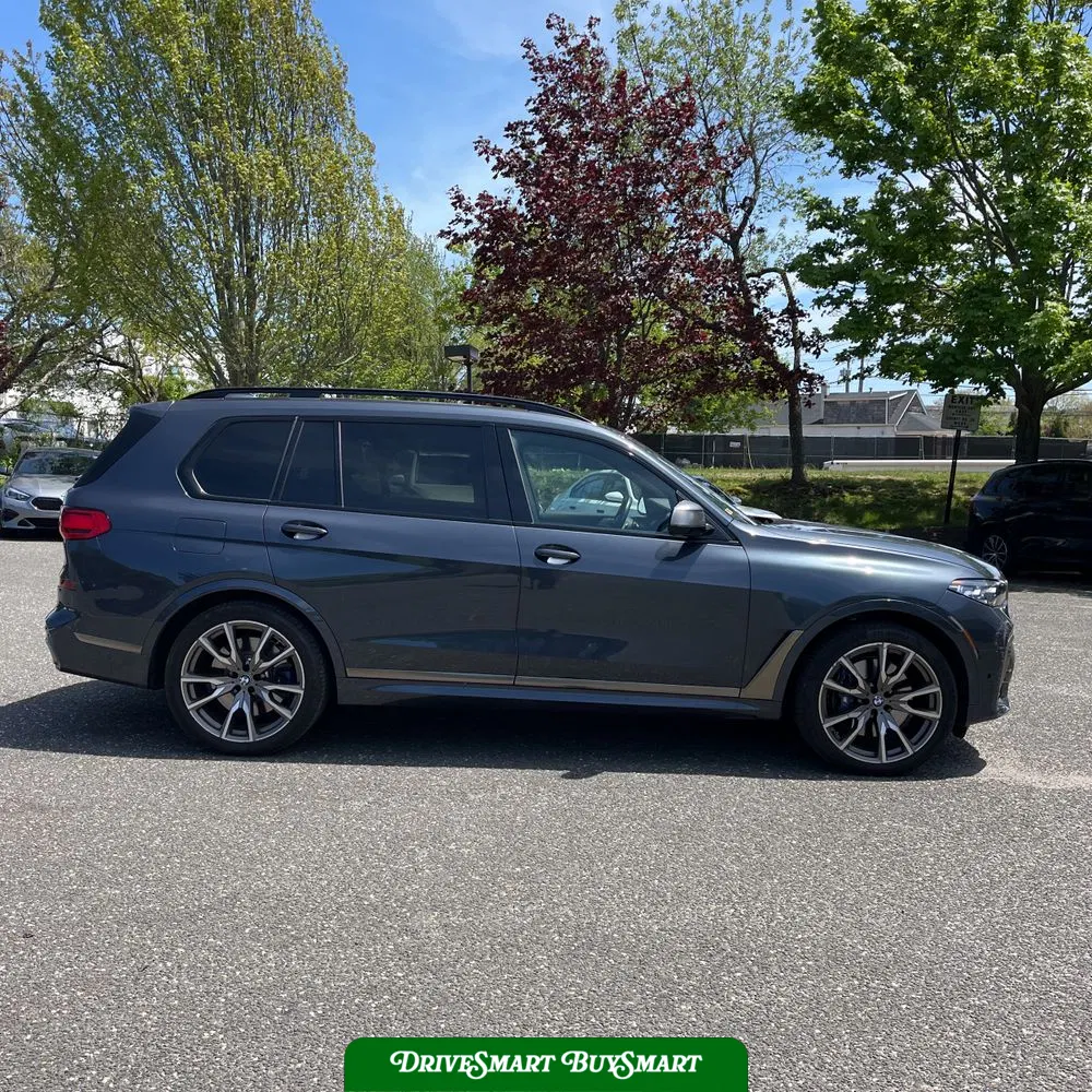 2022 BMW X7 M50i