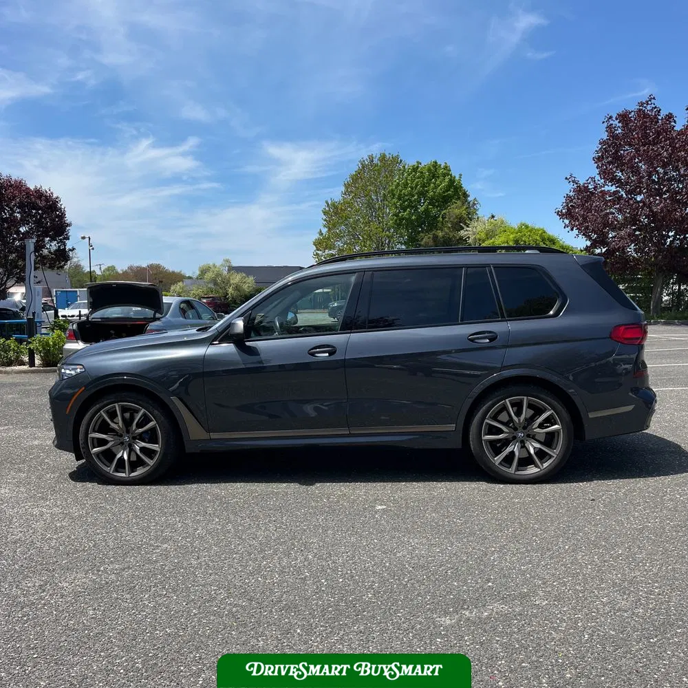 2022 BMW X7 M50i