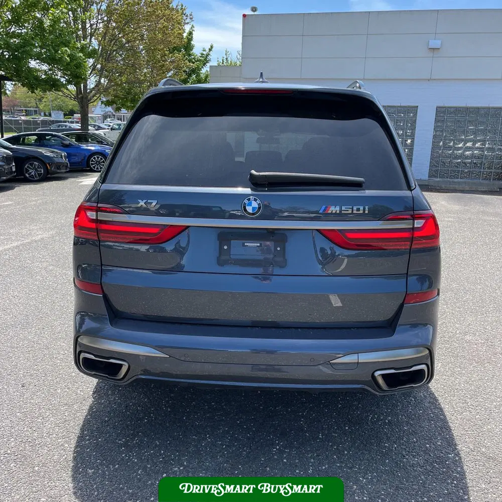 2022 BMW X7 M50i