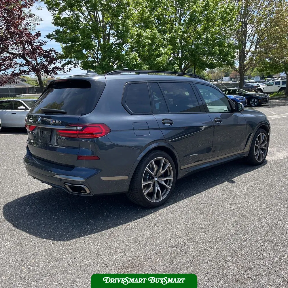 2022 BMW X7 M50i