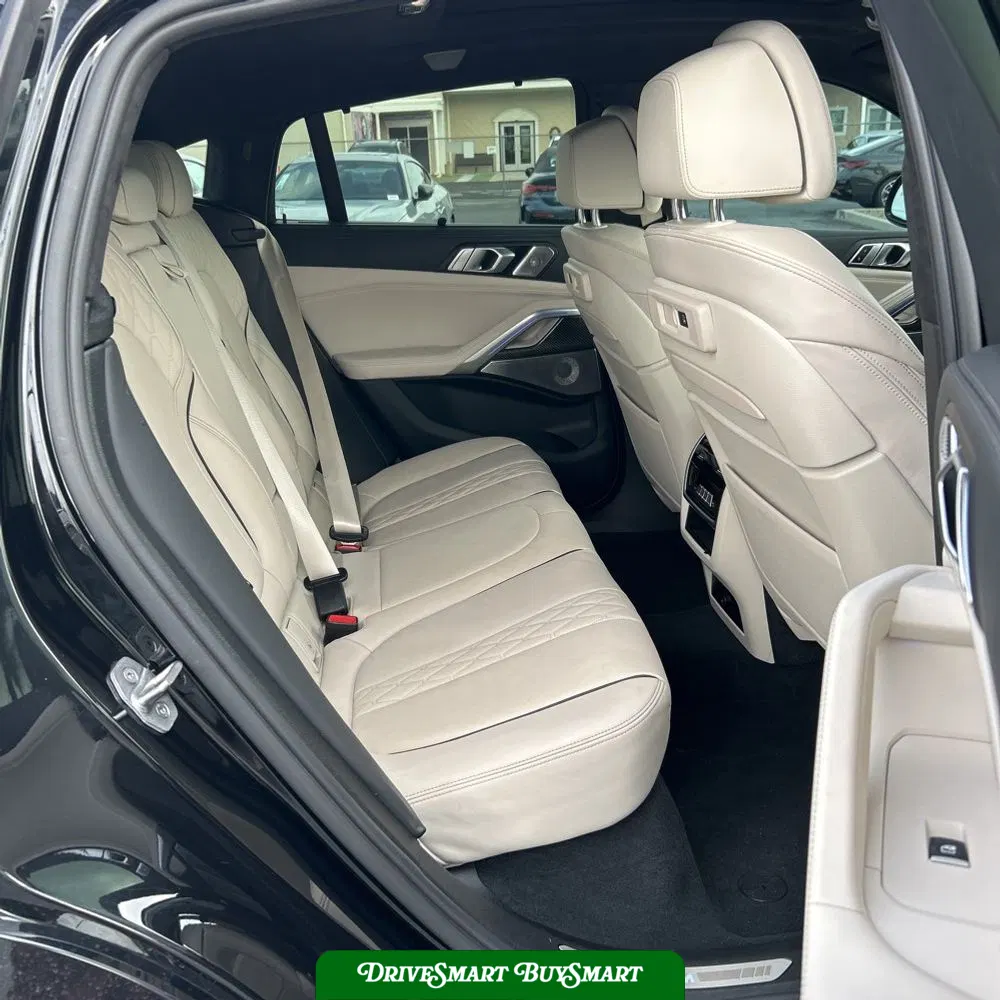 2022 BMW X6 M50i