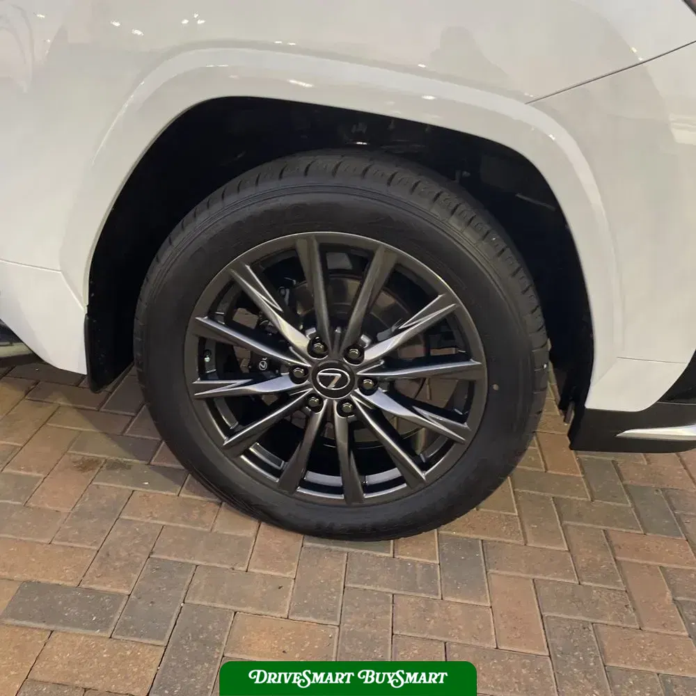 2024 Lexus LX 600 F SPORT Handling
