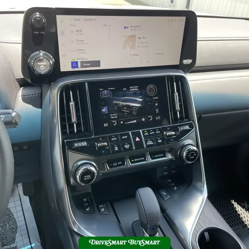 2025 Lexus LX 700h Overtrail