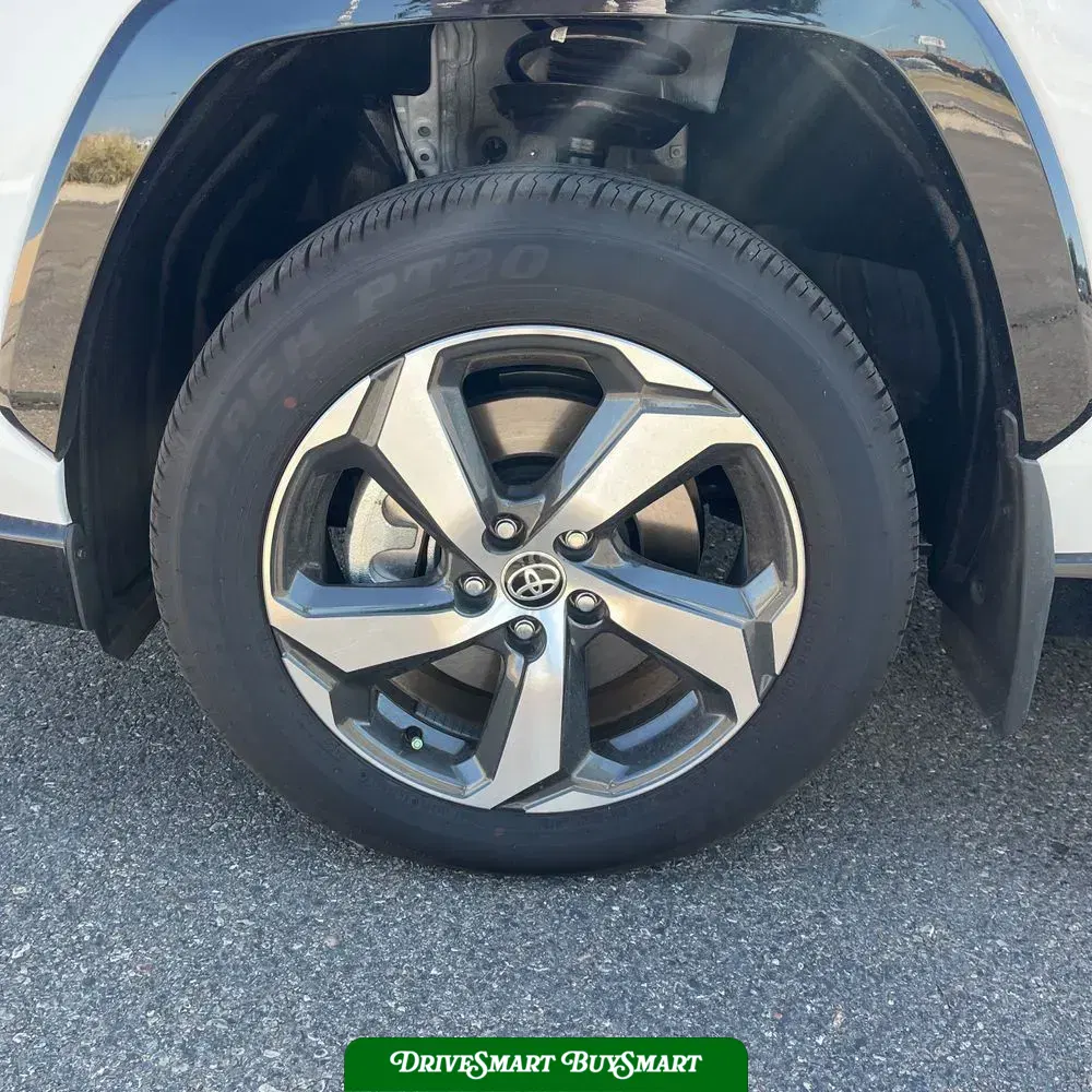 2025 Toyota RAV4 Plug-in Hybrid SE