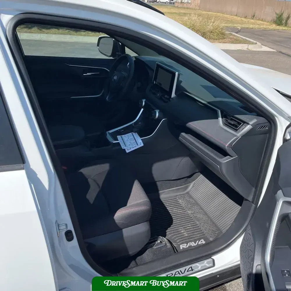 2025 Toyota RAV4 Plug-in Hybrid SE
