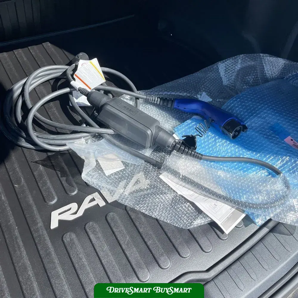 2025 Toyota RAV4 Plug-in Hybrid SE