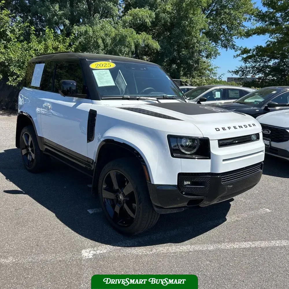 2025 Land Rover Defender 90 P400 X-Dynamic SE