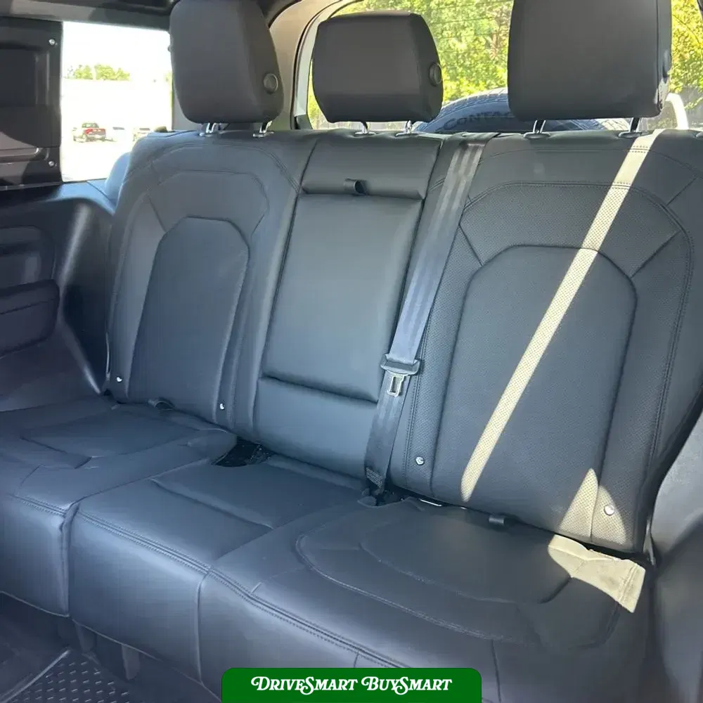2025 Land Rover Defender 90 P400 X-Dynamic SE