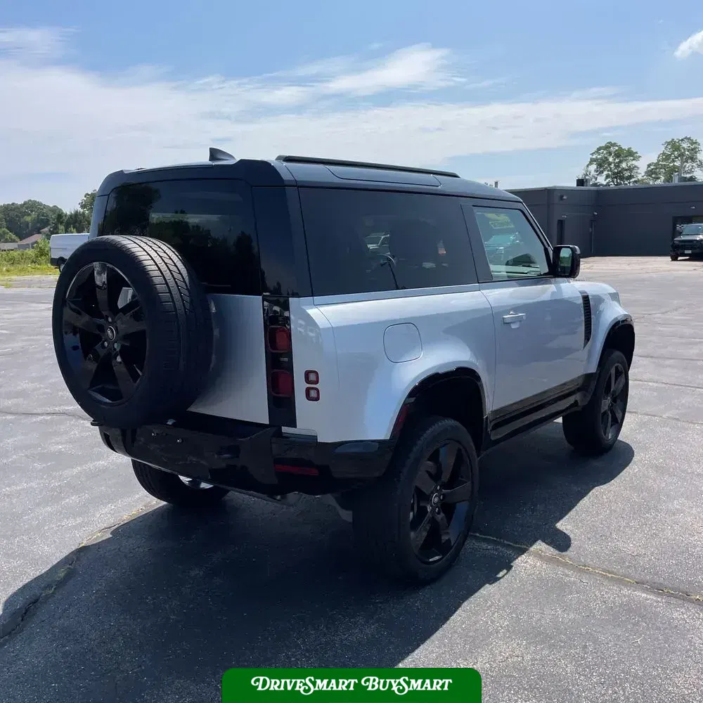 2024 Land Rover Defender 90 P400 X-Dynamic SE