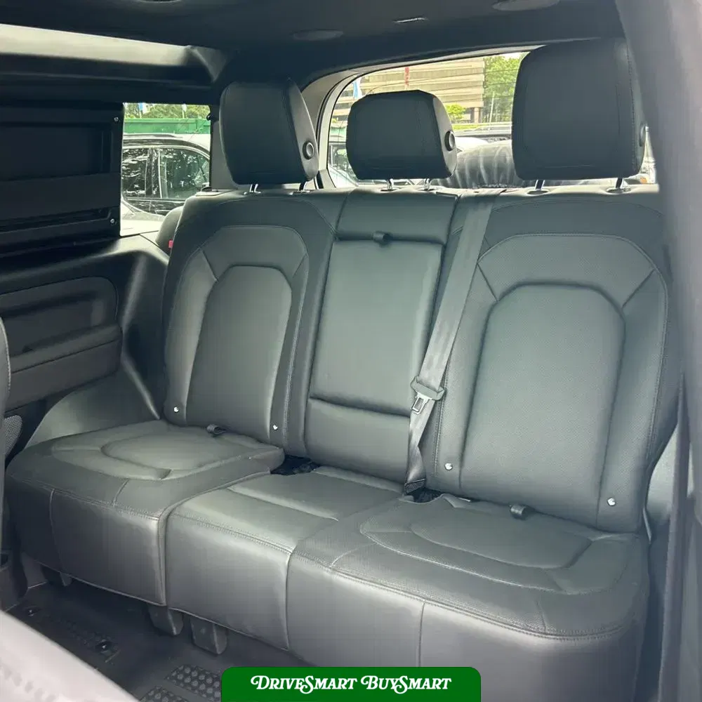 2024 Land Rover Defender 90 P400 X-Dynamic SE