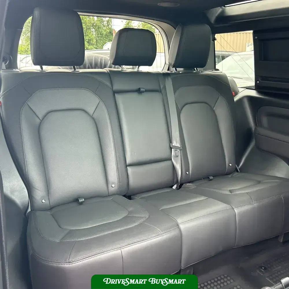 2024 Land Rover Defender 90 P400 X-Dynamic SE