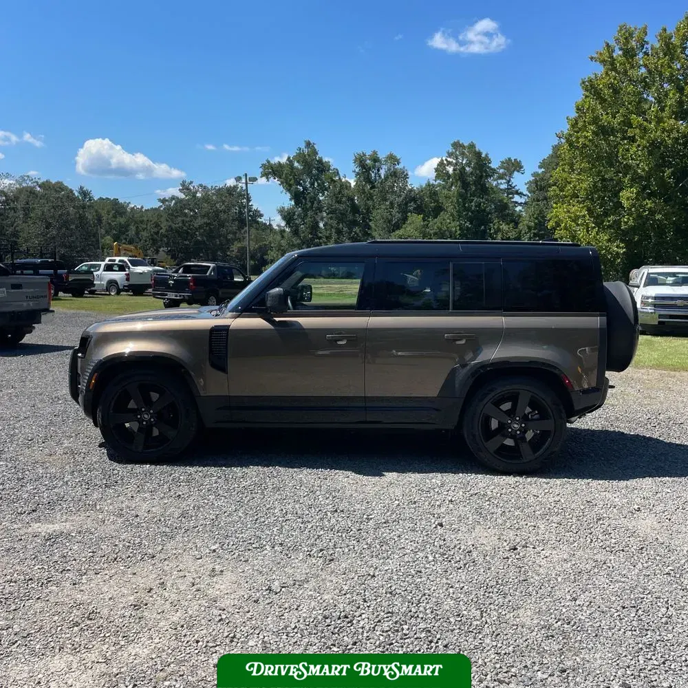 2025 Land Rover Defender 110 X-Dyn SE P400
