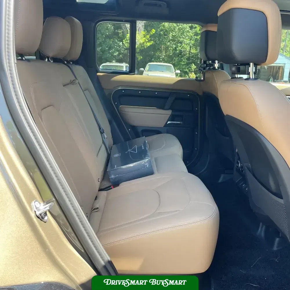 2025 Land Rover Defender 110 X-Dyn SE P400