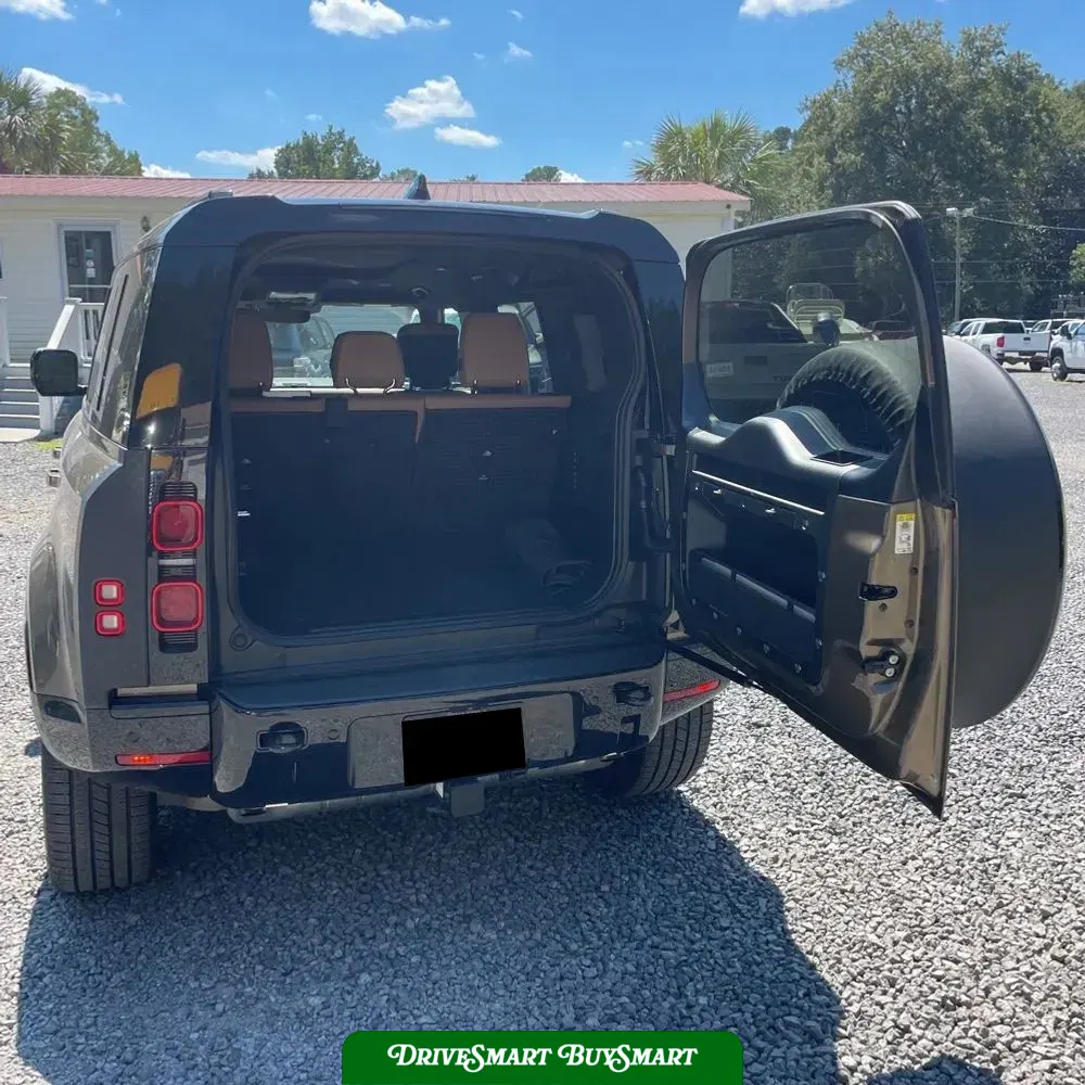 2025 Land Rover Defender 110 X-Dyn SE P400