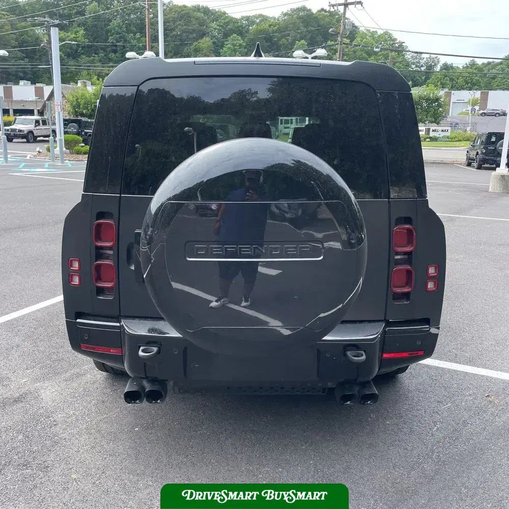 2024 Land Rover Defender 130 X-Dyn SE P400