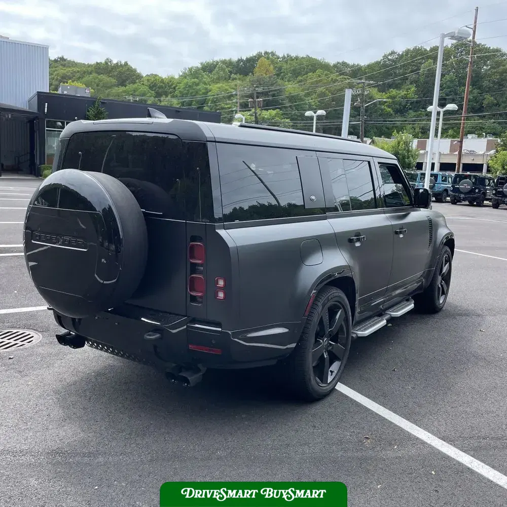 2024 Land Rover Defender 130 X-Dyn SE P400